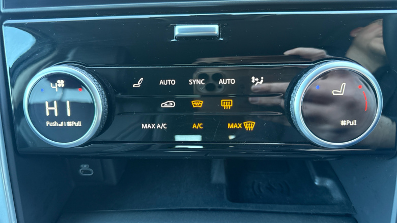 Land Rover Discovery 3.0 D300 S 5dr Auto Diesel Station Wagon